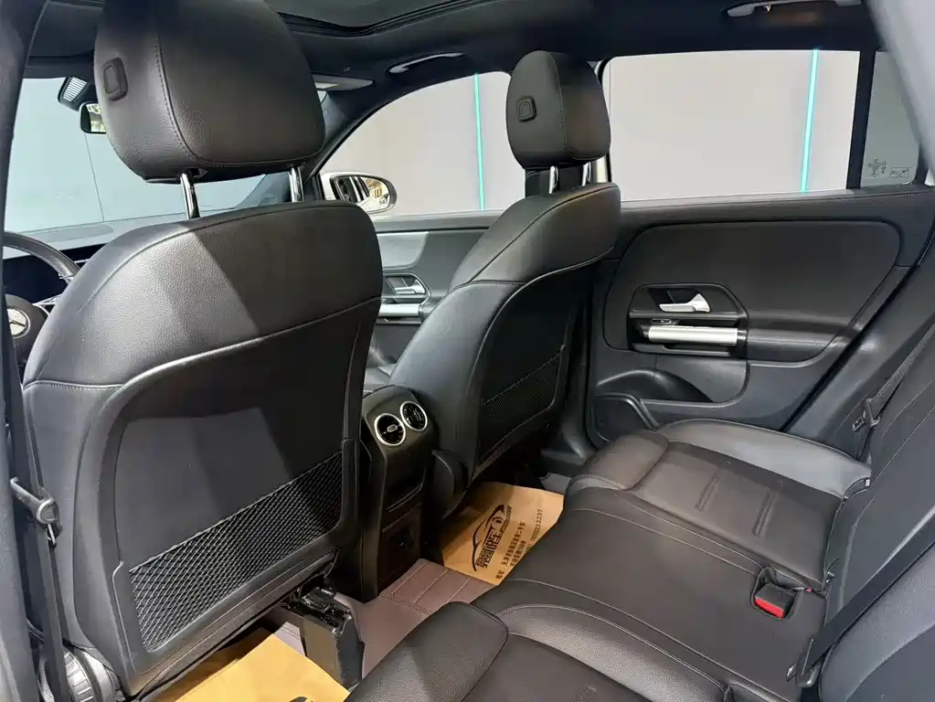Mercedes-Benz GLA — миниатюра 10