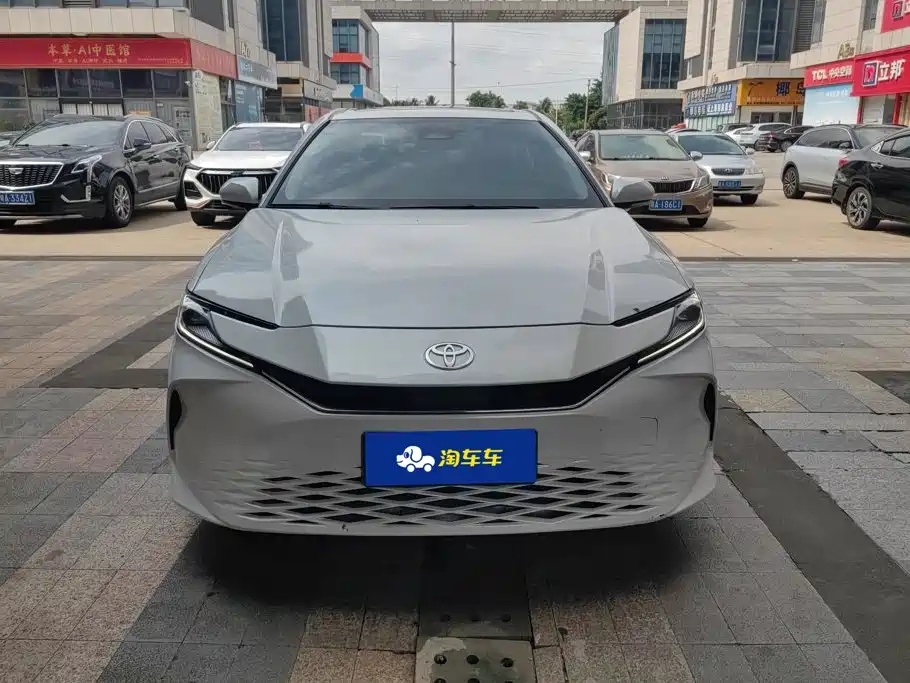 Toyota Camry — миниатюра 2