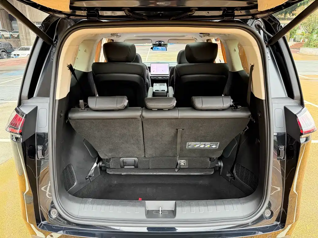 GAC Motor Trumpchi E8 PHEV — миниатюра 19