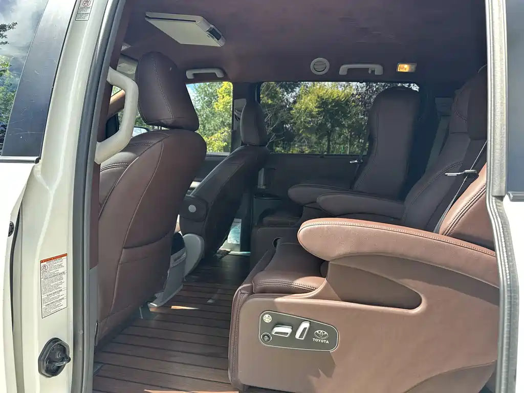Toyota Sienna — миниатюра 8