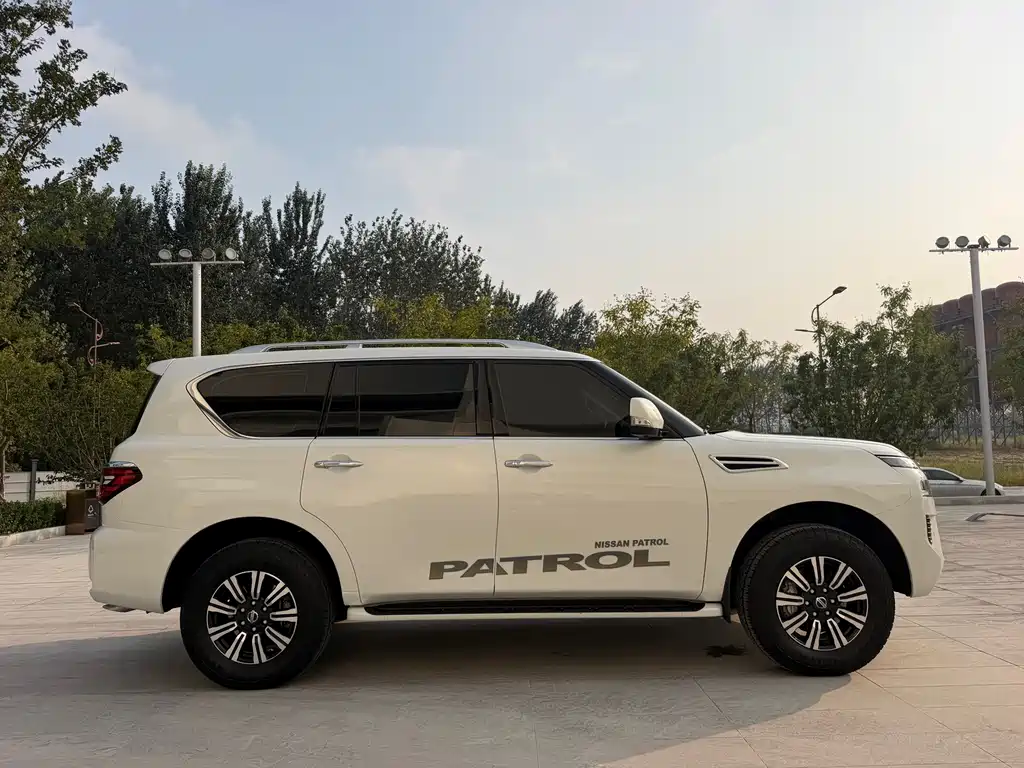 Nissan Patrol — миниатюра 4