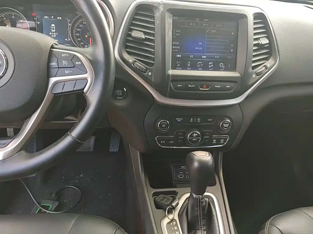 Jeep Cherokee — миниатюра 13