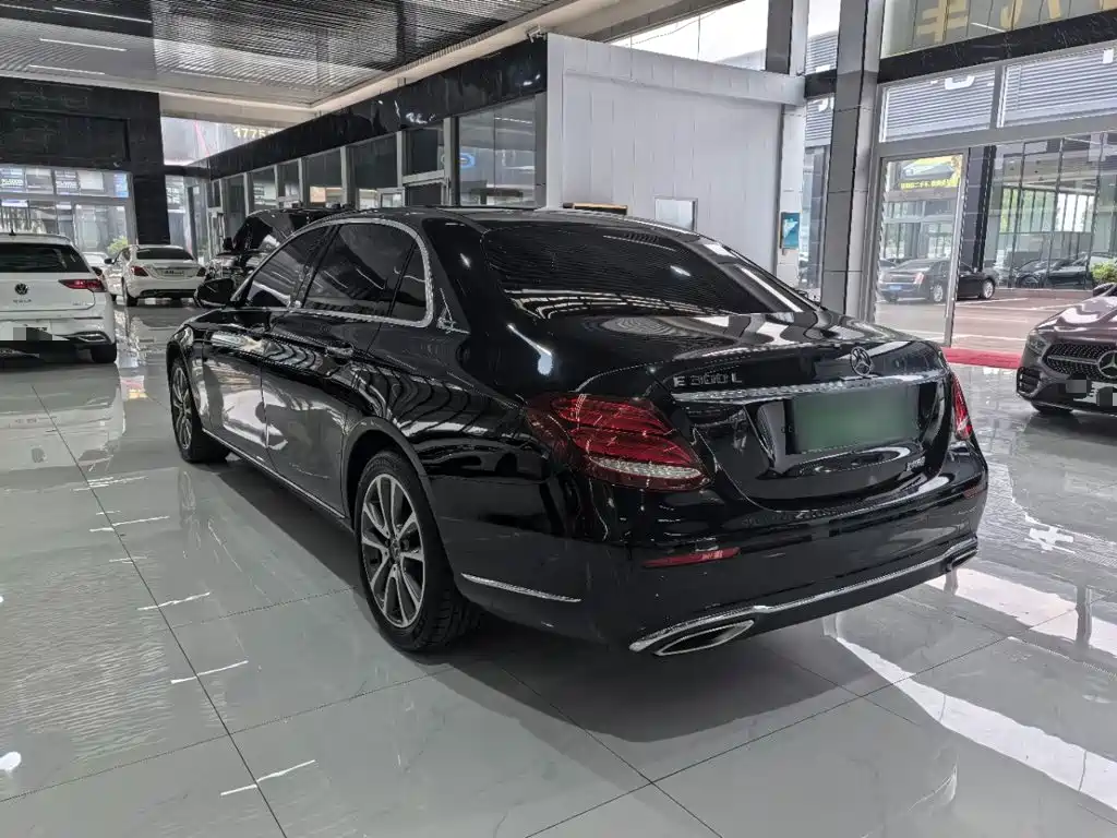 Mercedes-Benz E-Class — миниатюра 5