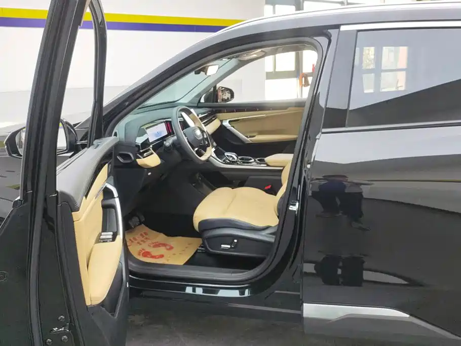 Geely Boyue L L 2023 1.5TD DCT Luxury