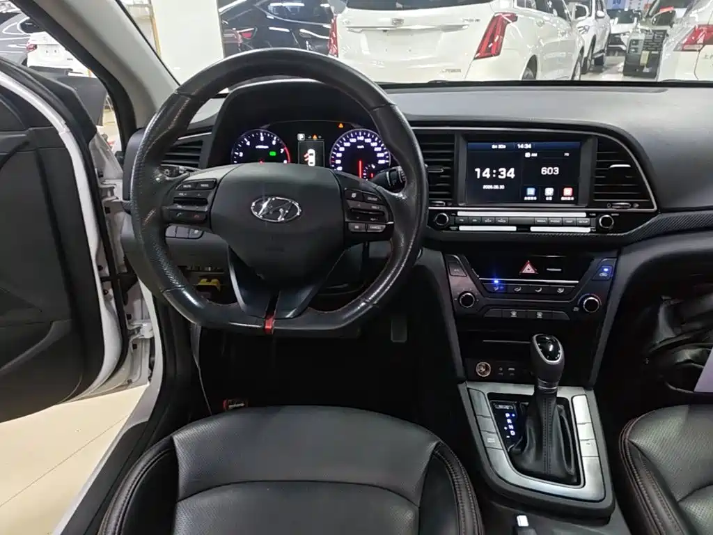 Hyundai Elantra — миниатюра 13