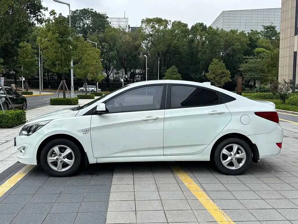 HYUNDAI RENA