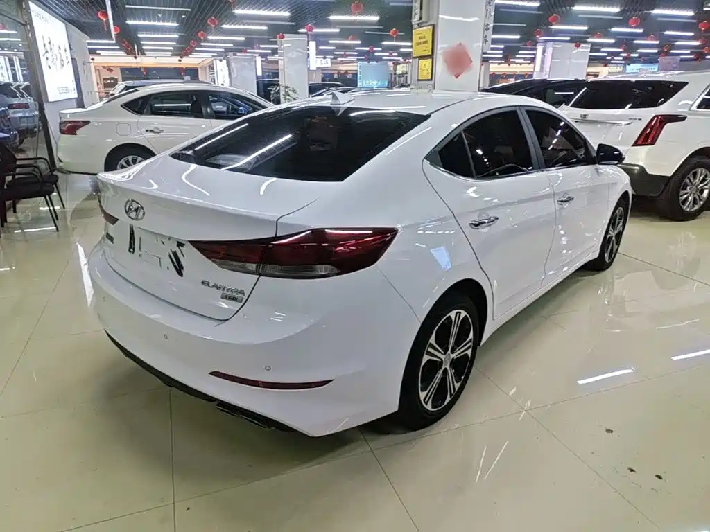 Hyundai Elantra — миниатюра 7