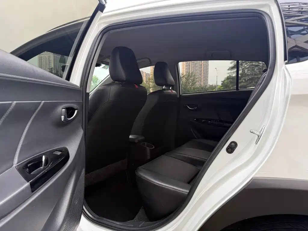 Toyota Yaris L — миниатюра 5