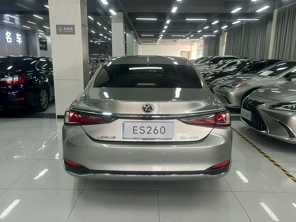 Lexus ES — миниатюра 8