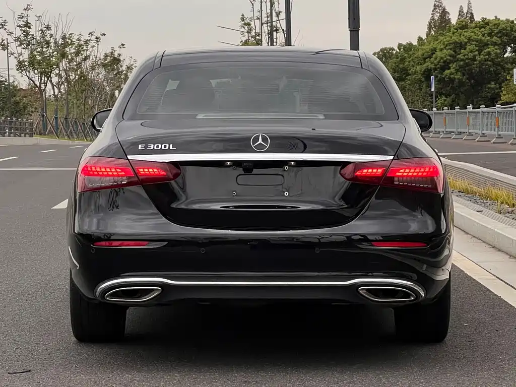 Mercedes-Benz E-Class — миниатюра 8