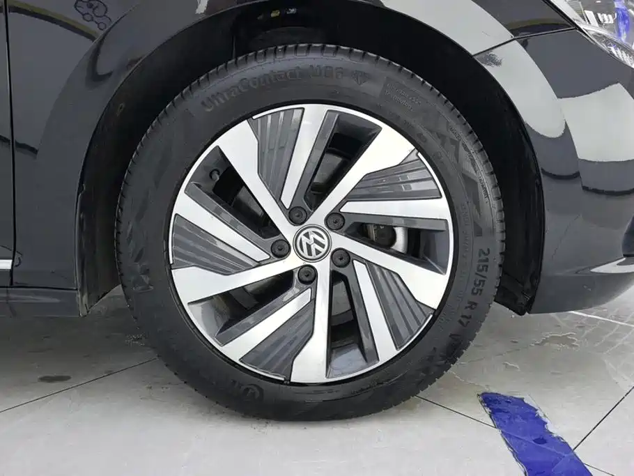 Volkswagen Passat PHEV — миниатюра 6