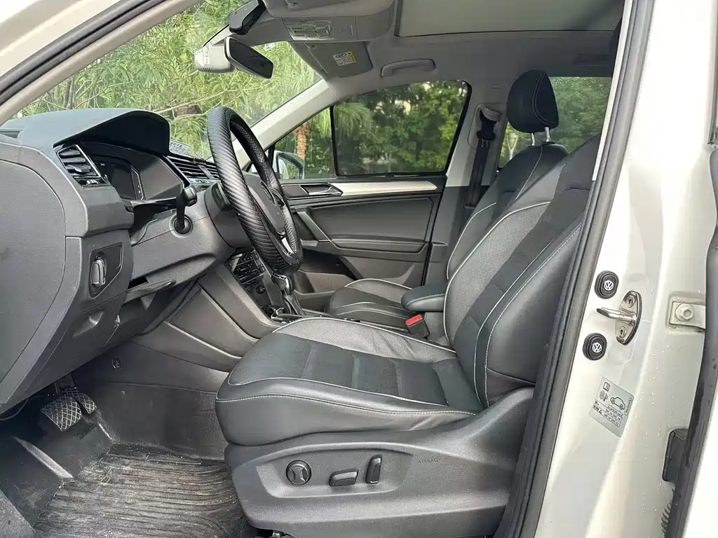Volkswagen Tiguan L PHEV — миниатюра 9