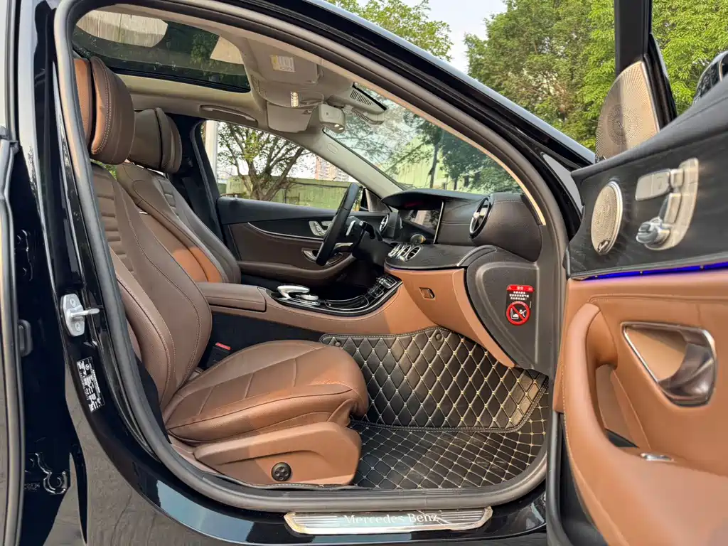 Mercedes-Benz E-Class — миниатюра 9