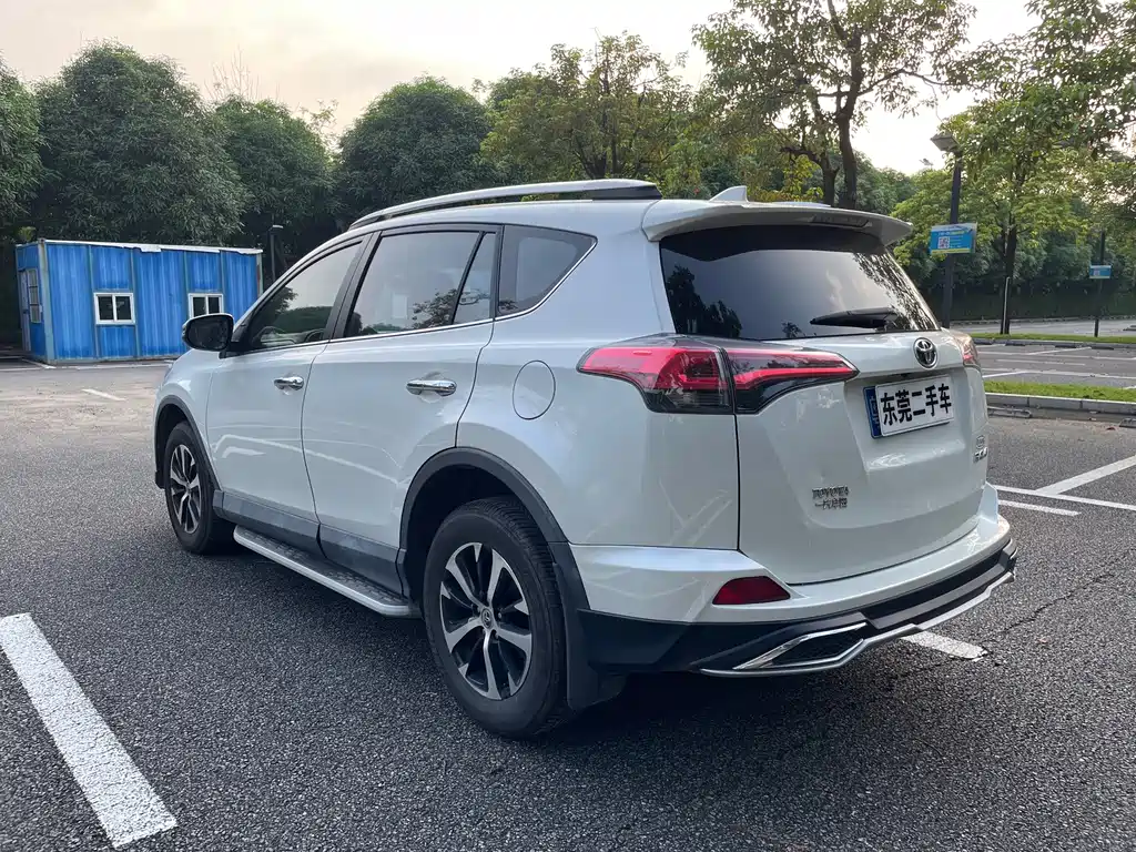 Toyota RAV4 — миниатюра 13