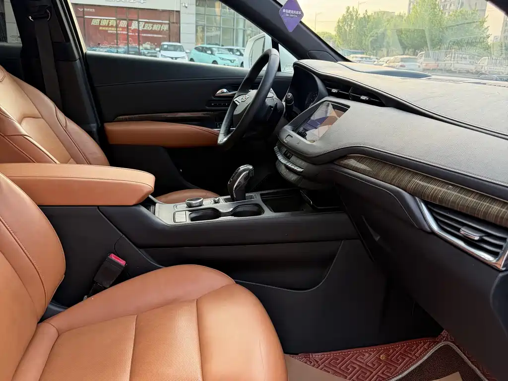 Cadillac XT4 2018 28T