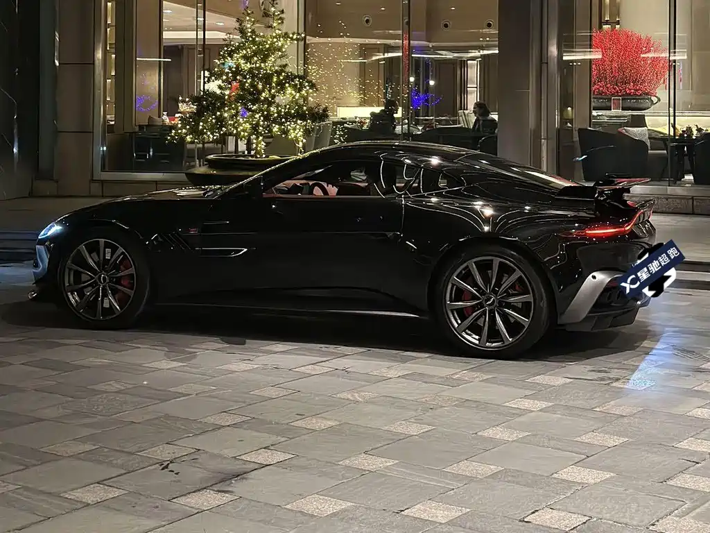 Aston Martin V8 Vantage — миниатюра 2