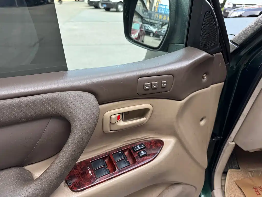 Toyota Land Cruiser — миниатюра 10