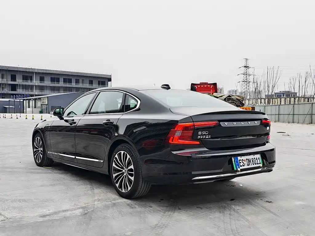VOLVO S90 PLUG IN HYBRID