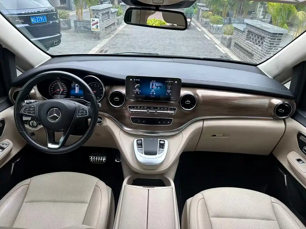 Mercedes-Benz V-Class — миниатюра 7