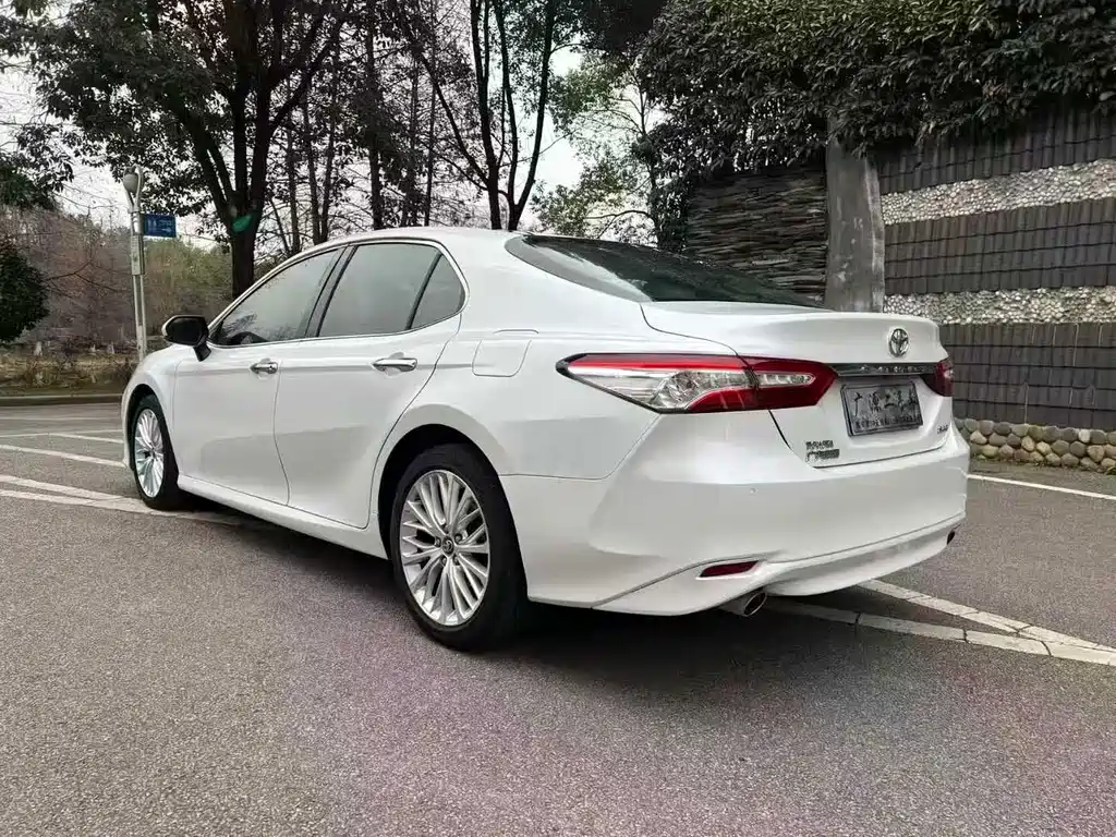 TOYOTA CAMRY