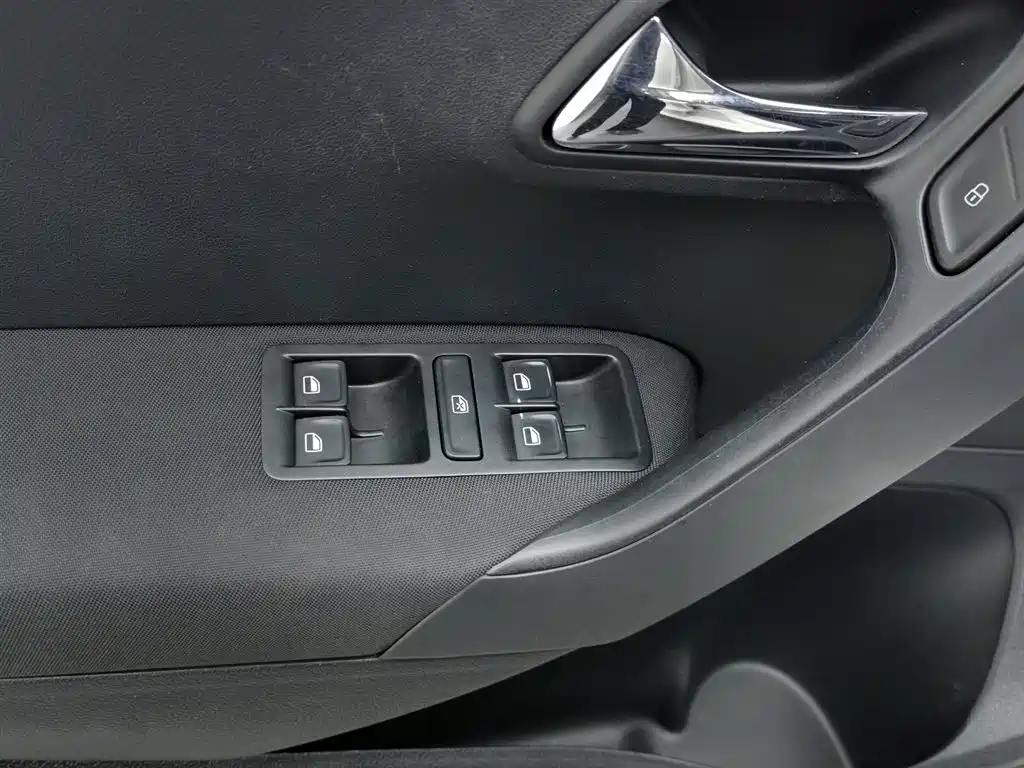 Volkswagen Polo 2018 1.5L MT