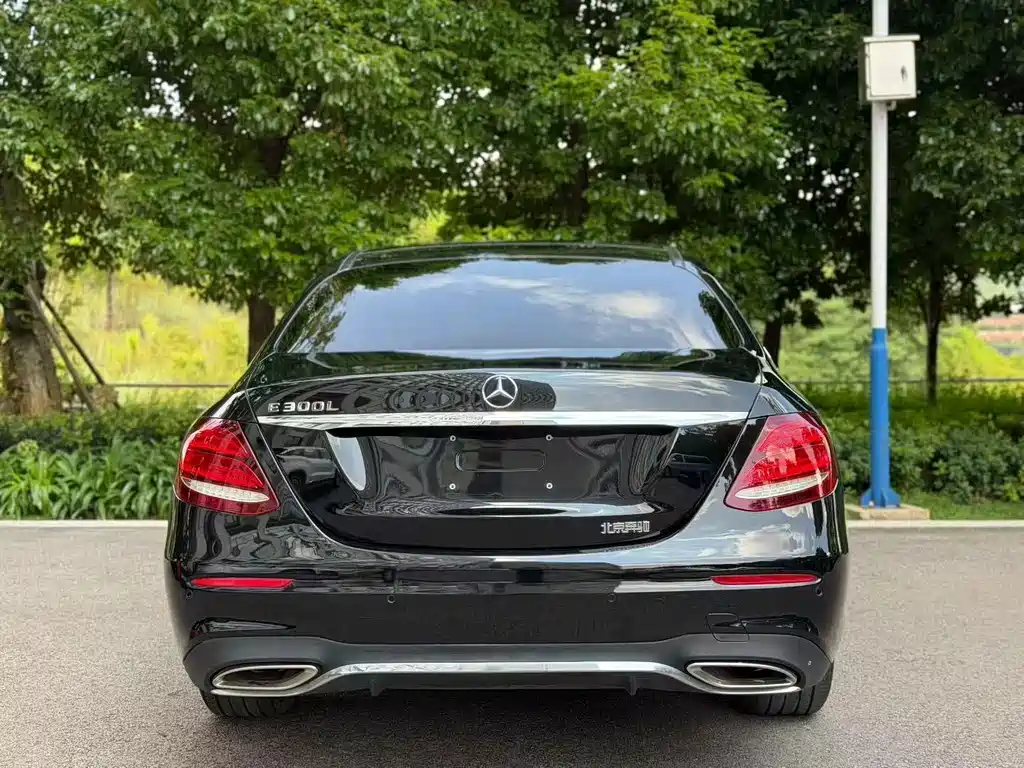 Mercedes-Benz E-Class — миниатюра 8