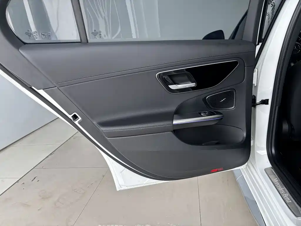 Mercedes-Benz C-Class — миниатюра 21