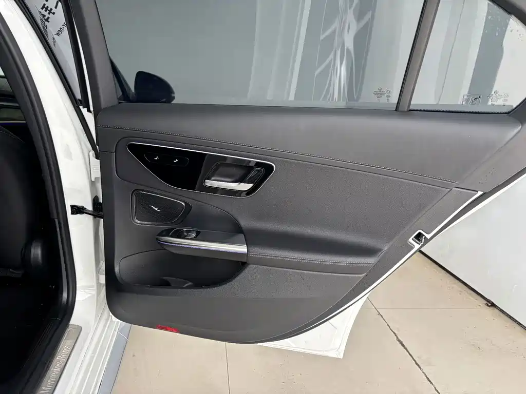 Mercedes-Benz C-Class — миниатюра 23