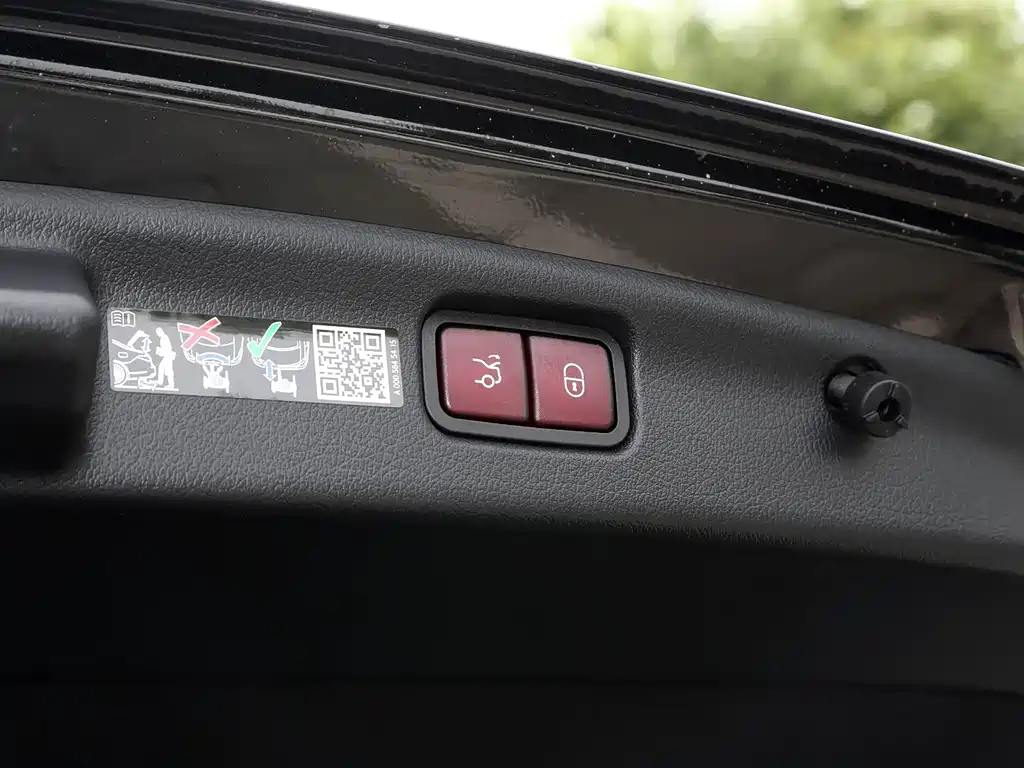 Mercedes-Benz C-Class — миниатюра 14
