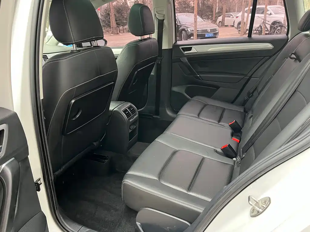 VOLKSWAGEN GOLF*JIAYU