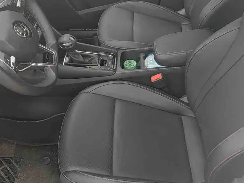 Skoda Karoq TSI280 Premium Edition, фото 4