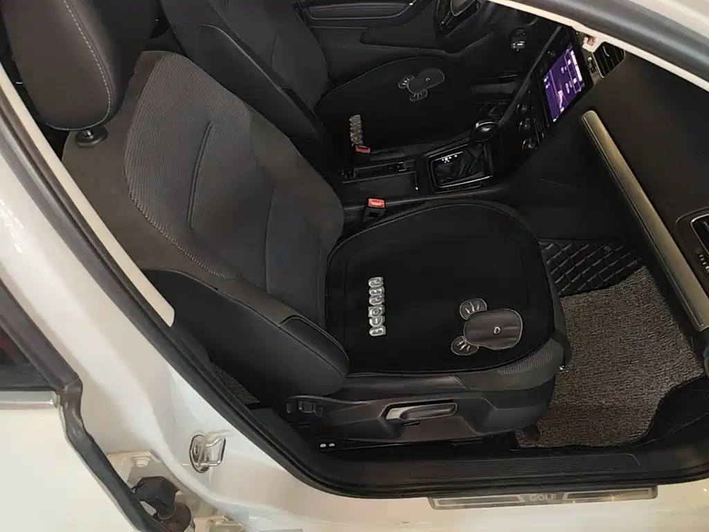 Volkswagen Golf — миниатюра 25