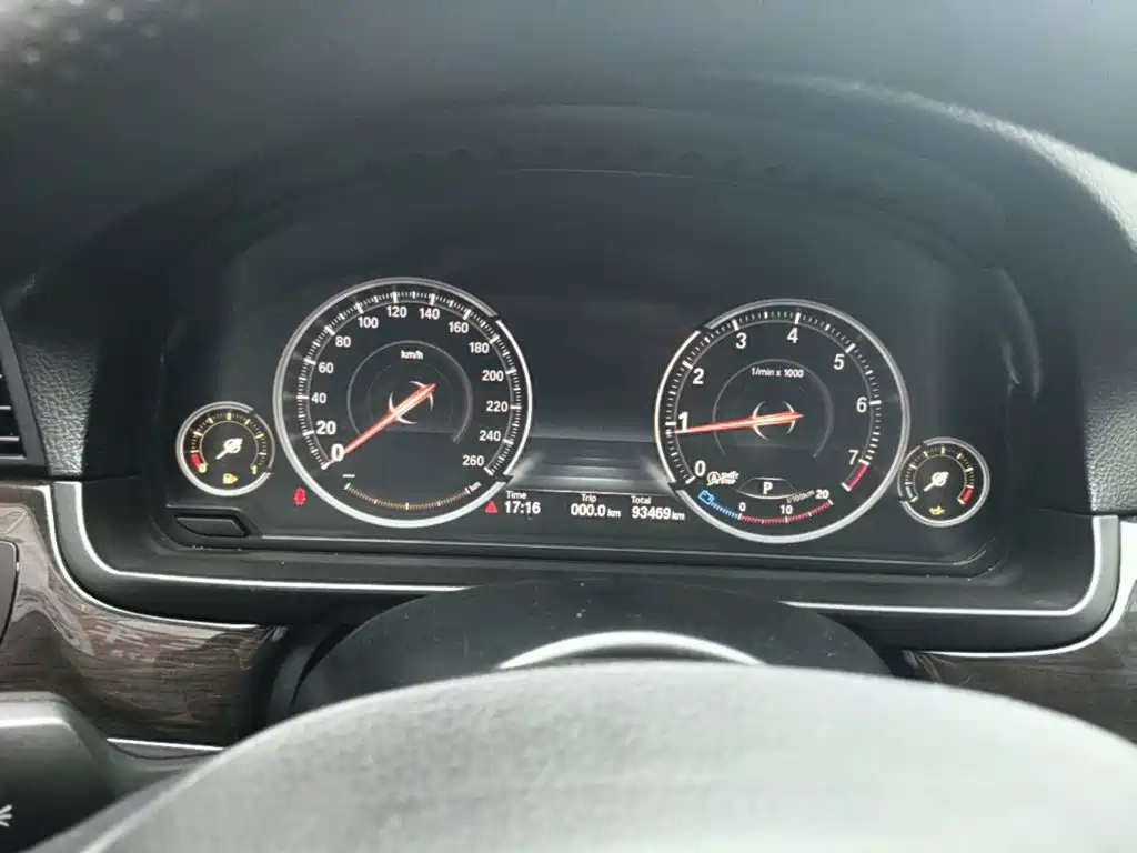 BMW 5 Series — миниатюра 12