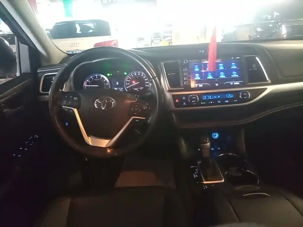 Toyota Highlander — миниатюра 11