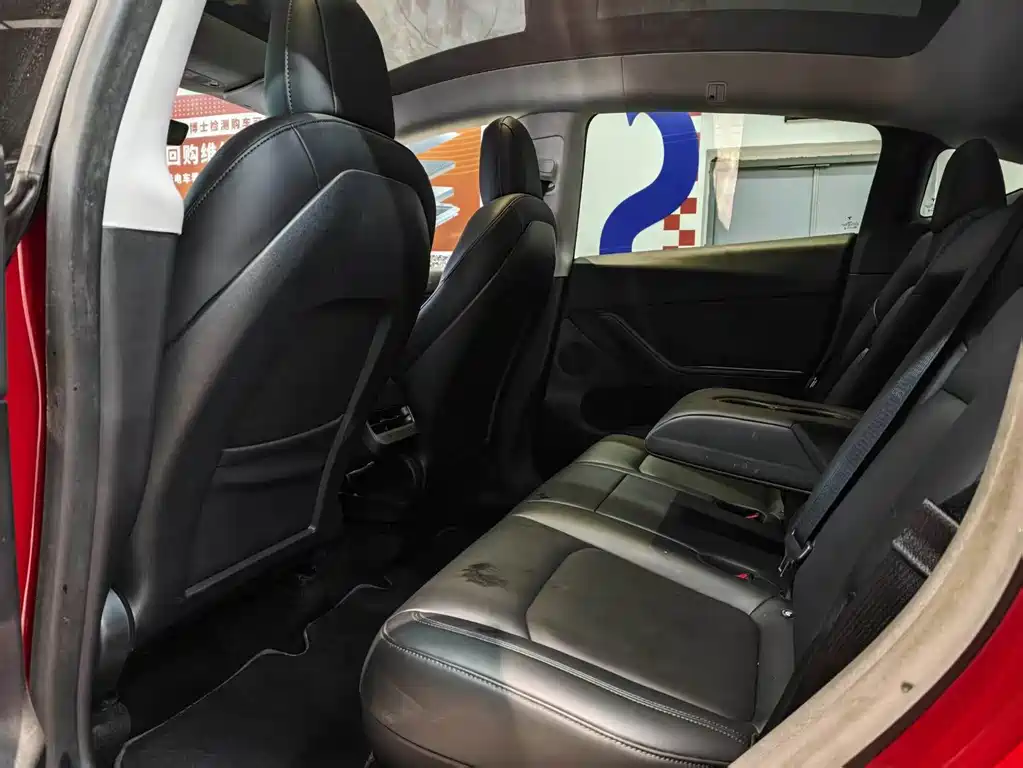 Tesla Model Y — миниатюра 4