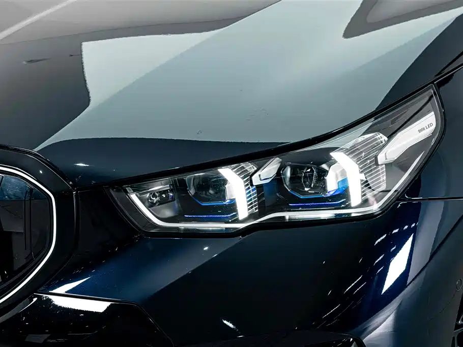 BMW 5 Series — миниатюра 4