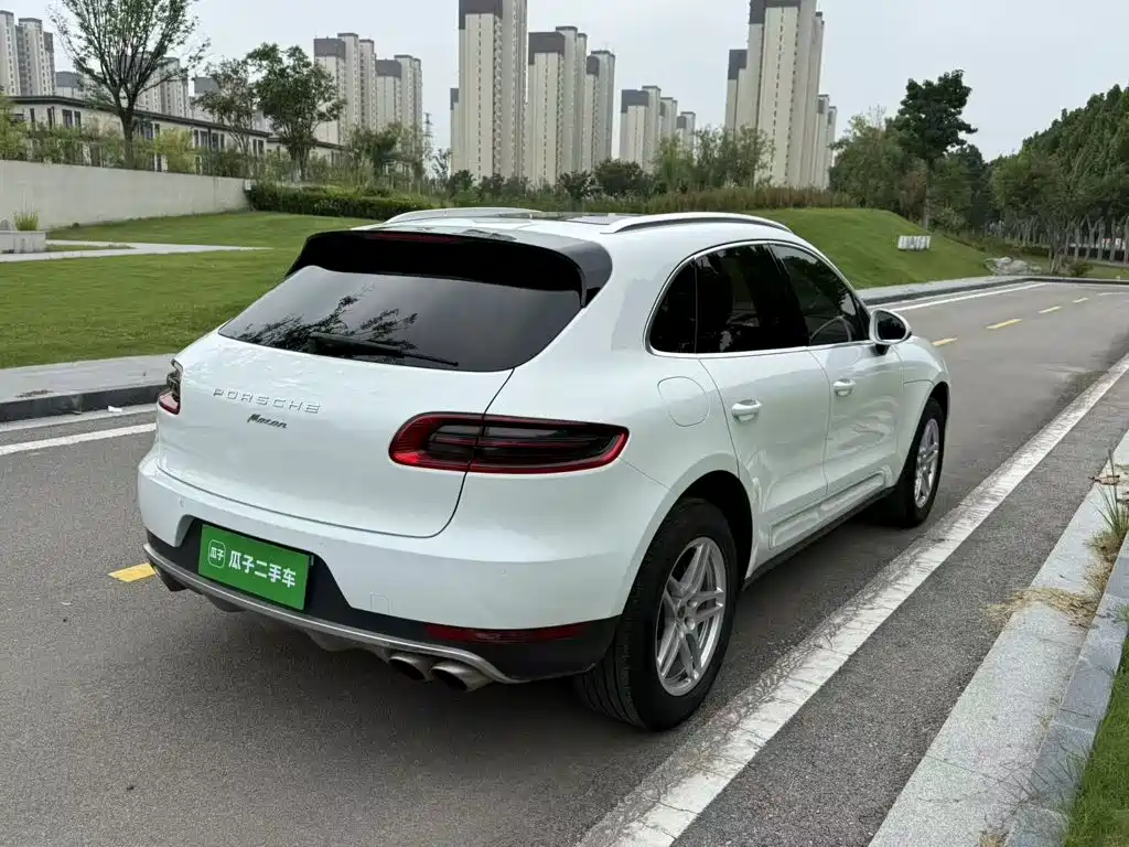 Porsche Macan — миниатюра 7