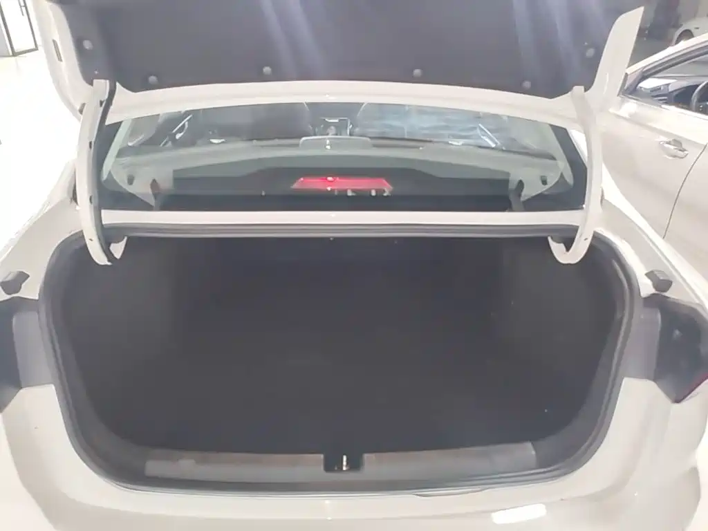 Geely Emgrand — миниатюра 19