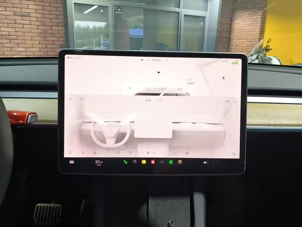 Tesla Model Y — миниатюра 14