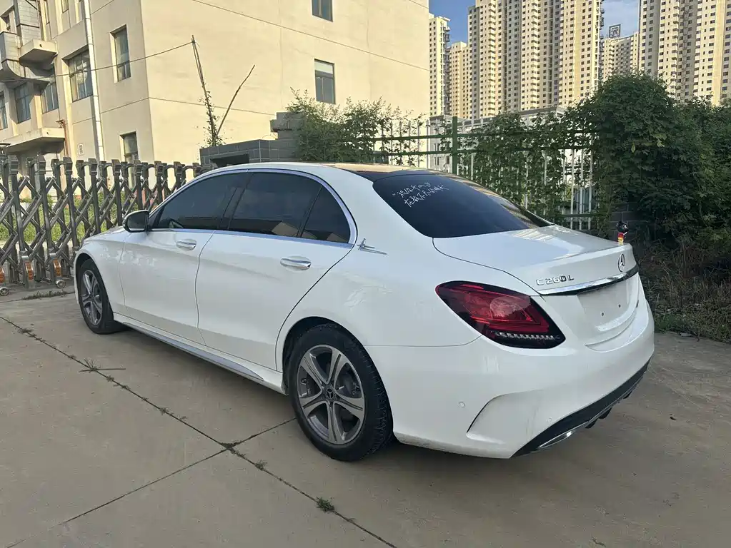 Mercedes-Benz C-Class — миниатюра 2