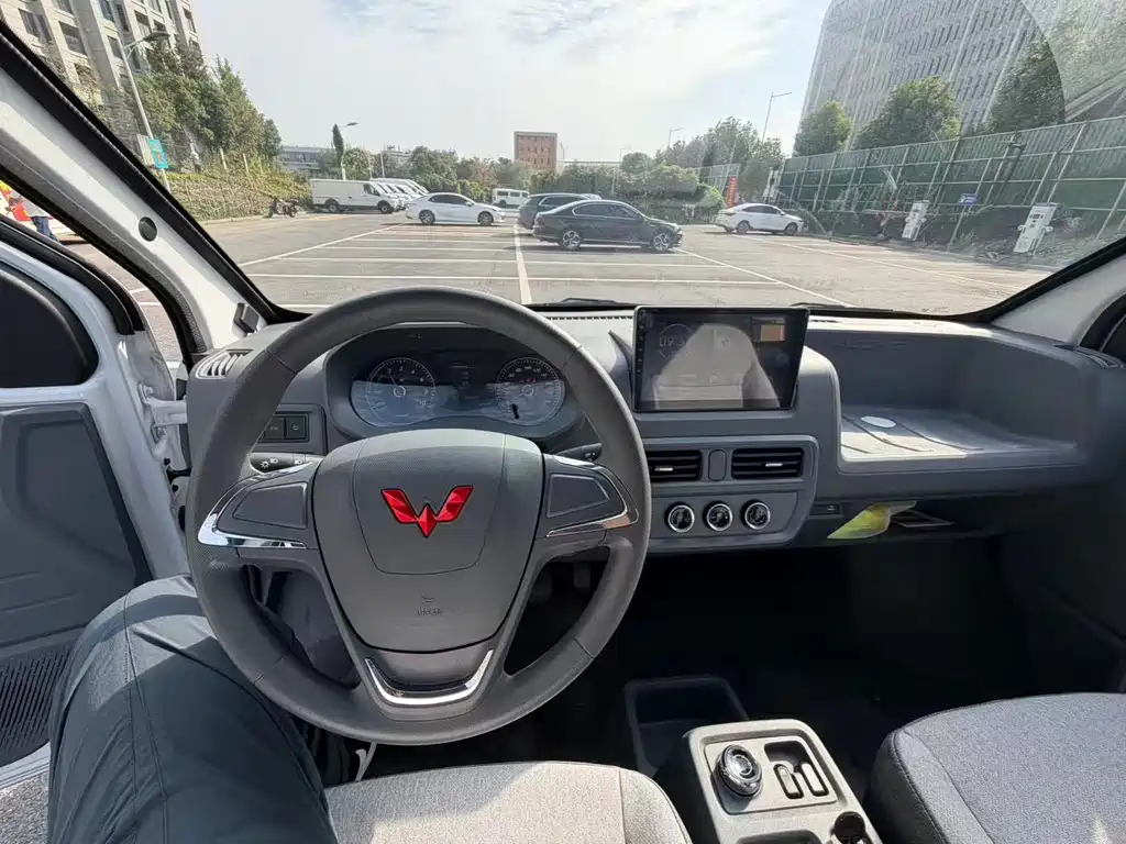 Wuling Yangguang — миниатюра 15