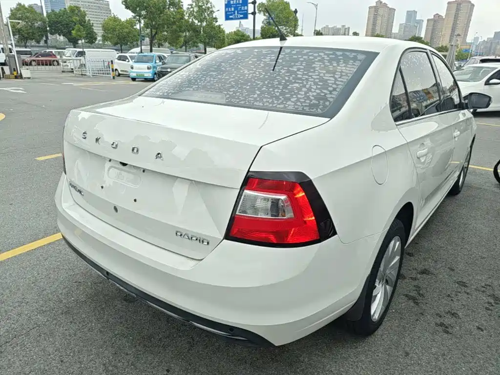 Skoda Rapid — миниатюра 7