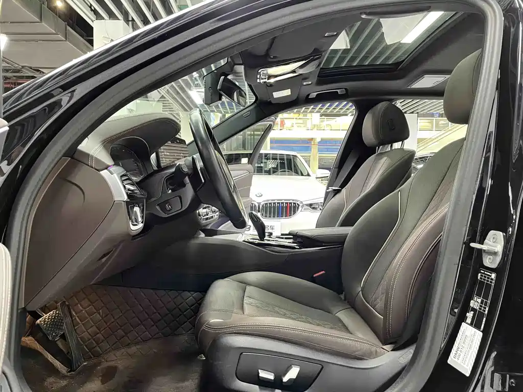 BMW 5 Series — миниатюра 7