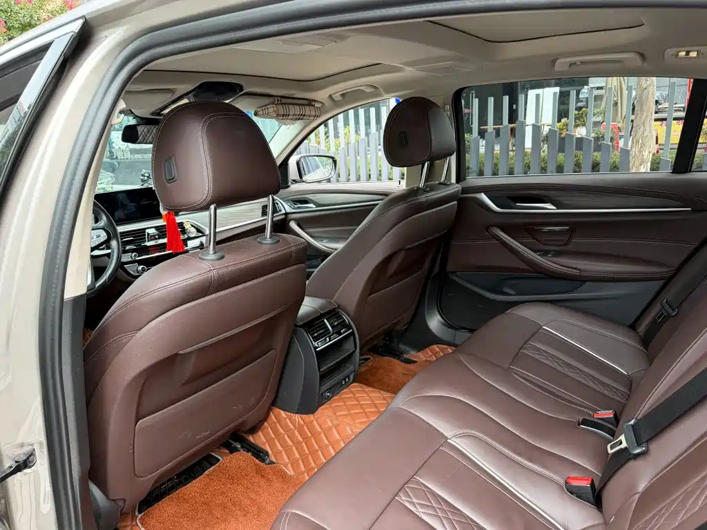 BMW 5 Series New Energy — миниатюра 11