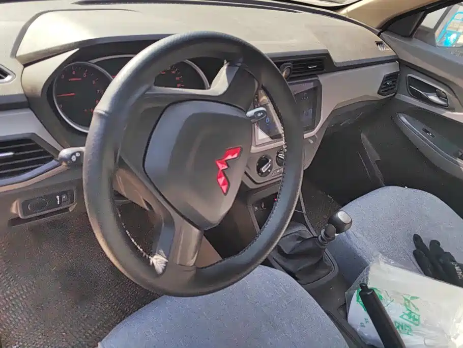 Wuling Hongguang — миниатюра 12