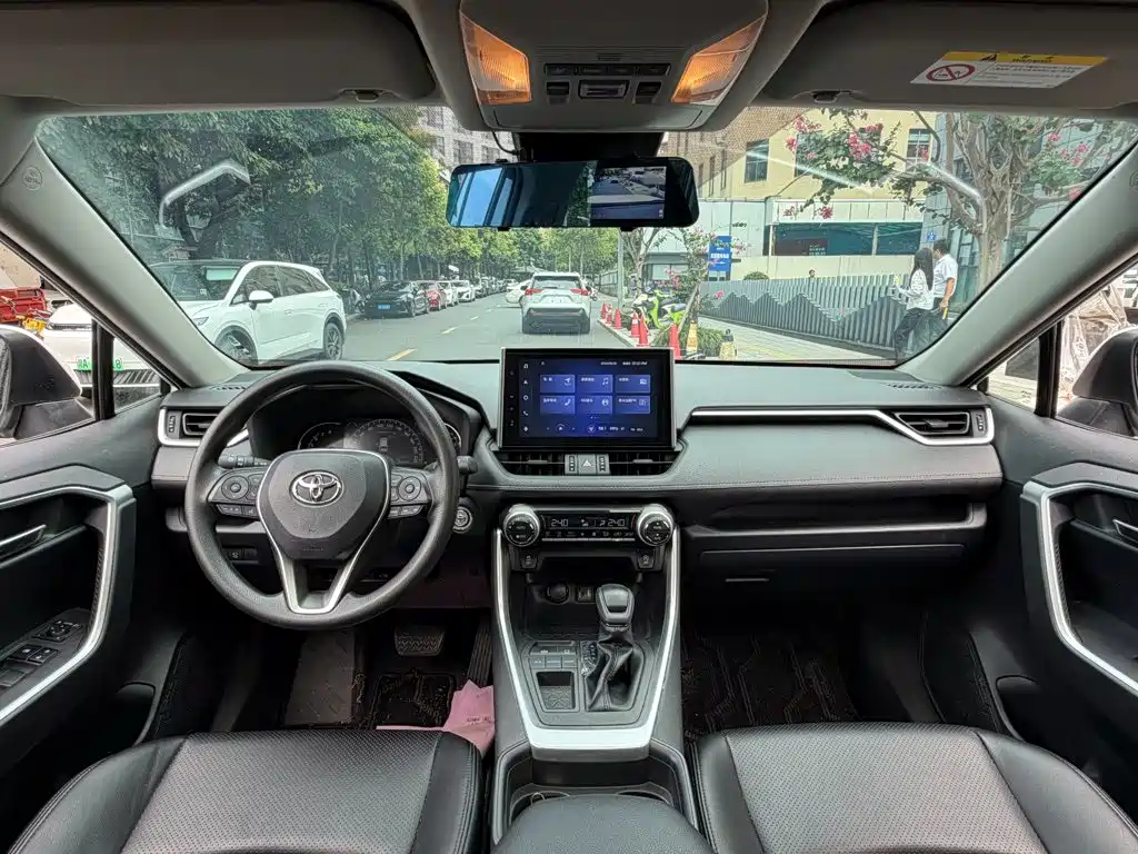 Toyota RAV4 — миниатюра 13