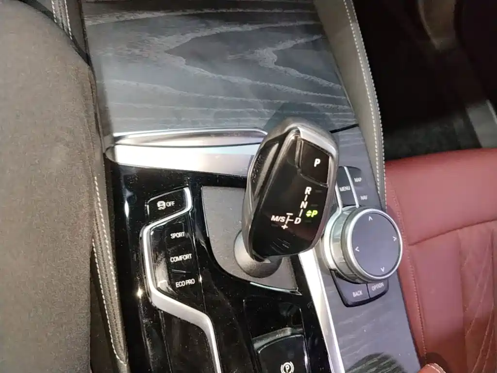 BMW 5 Series — миниатюра 14