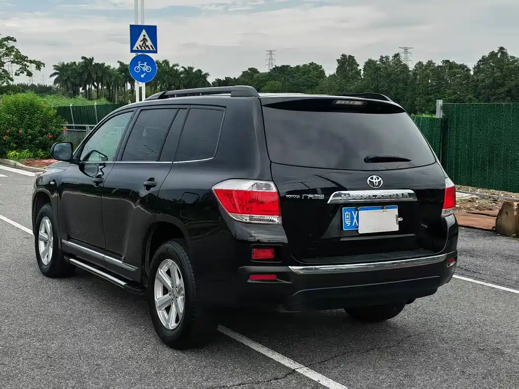 Toyota Highlander 2012 2.7L 7 мест Elite
