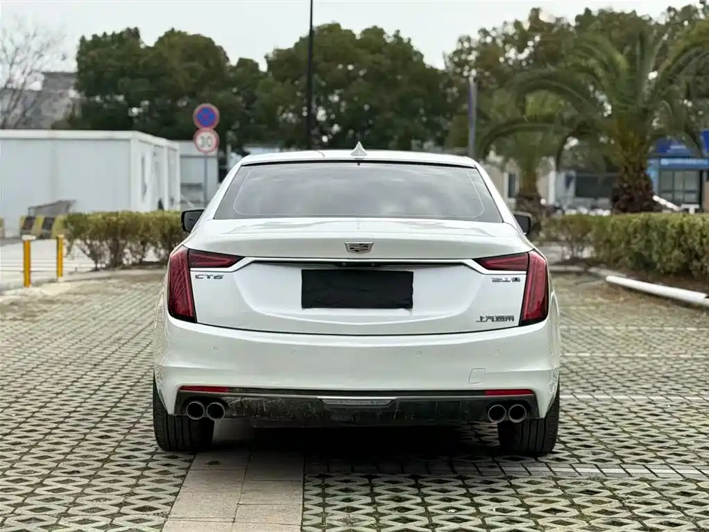 CADILLAC CT6