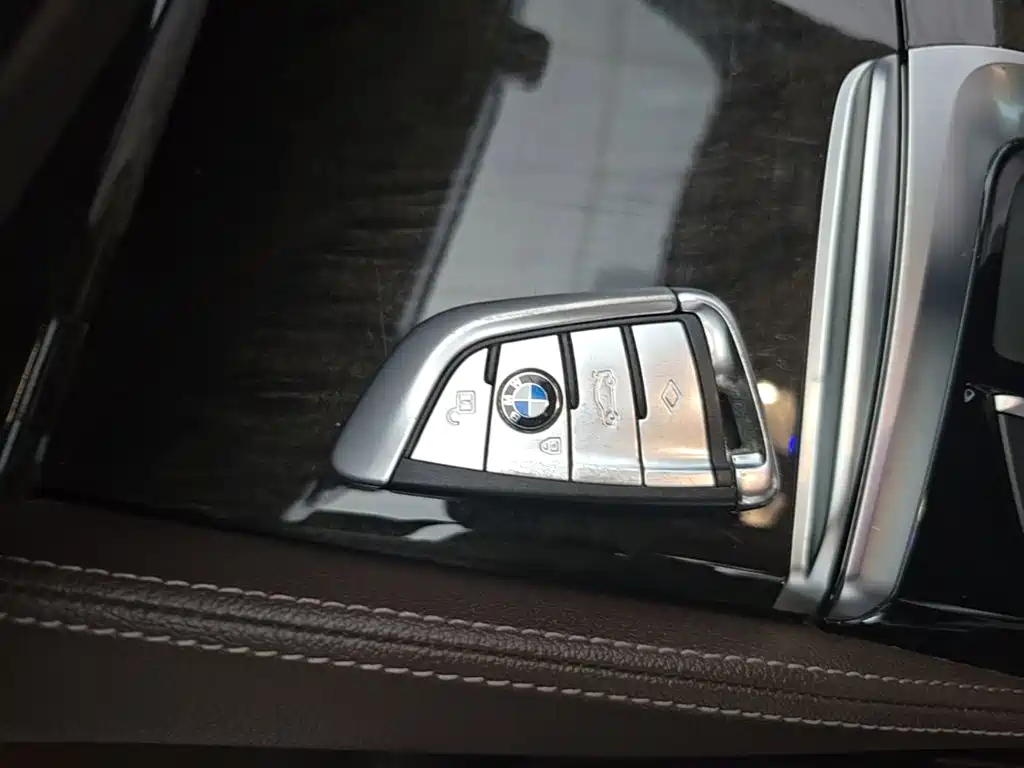 BMW 5 Series — миниатюра 9